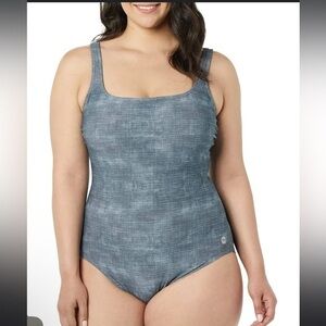 TYR Women's Standard Durafast Elite Scoop Neck Controlfit Swimsuit